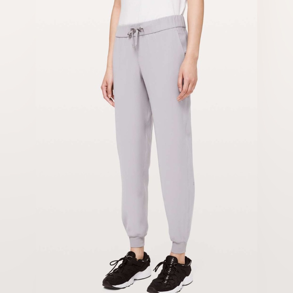 LULULEMON On The Fly Jogger Silverscreen Size 4